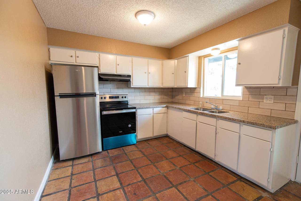 1324 Peoria Avenue - Photo 1