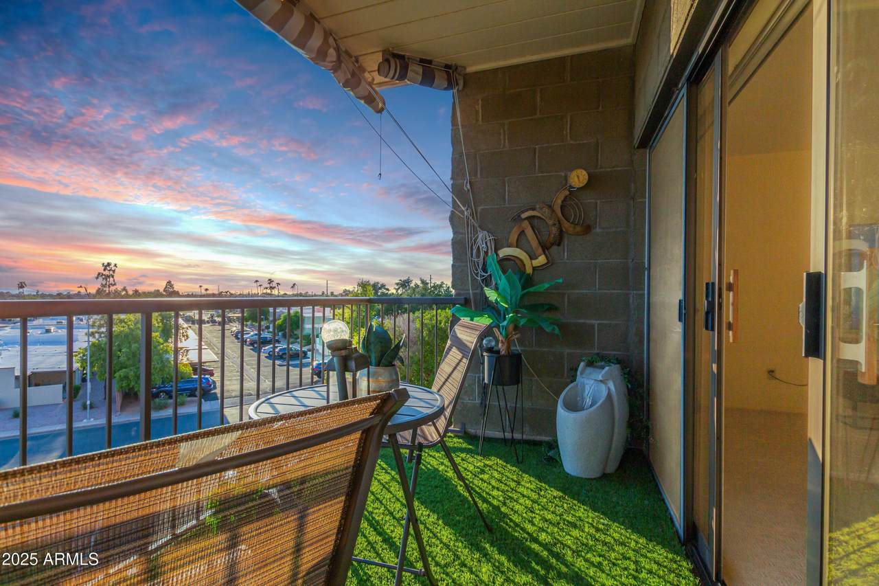 425 Parkcrest Drive - Photo 1