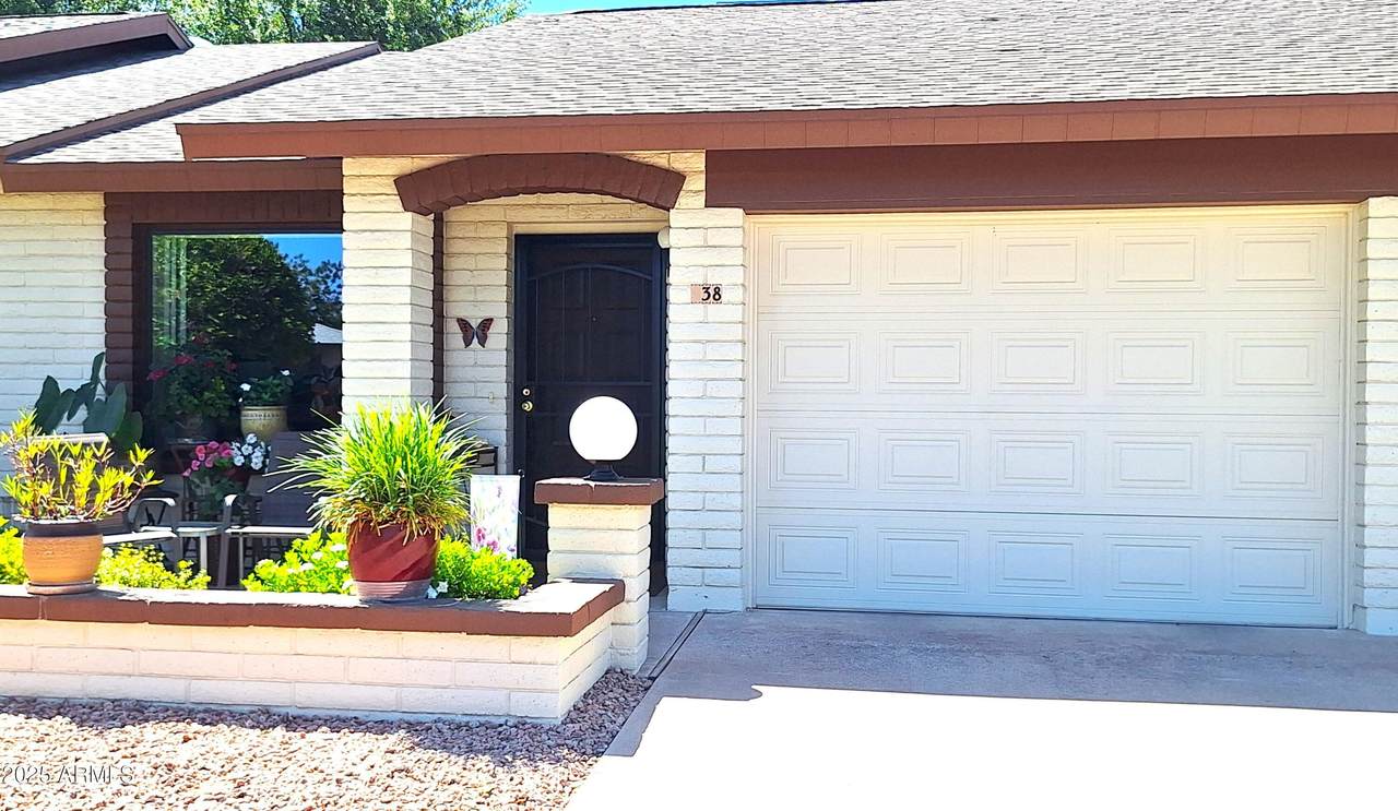 2064 Farnsworth Drive - Photo 1