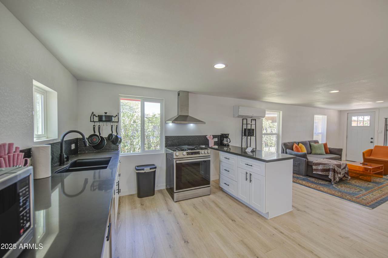 520 Macdonald - Photo 1