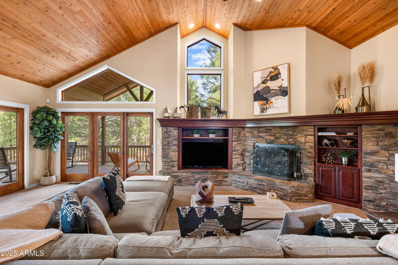 1018 Amberwood Street - Photo 1