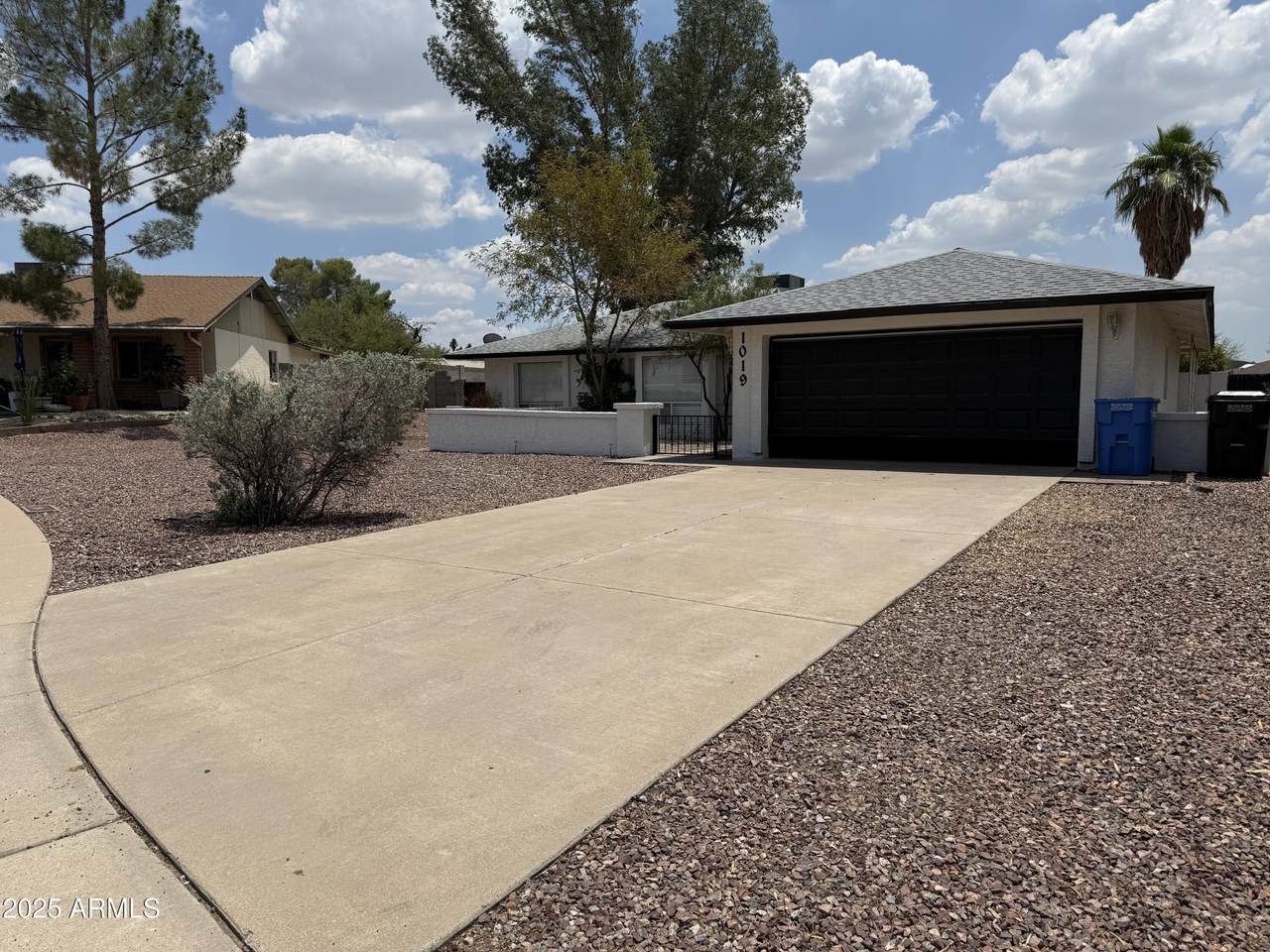 1019 Rowlands Lane - Photo 1