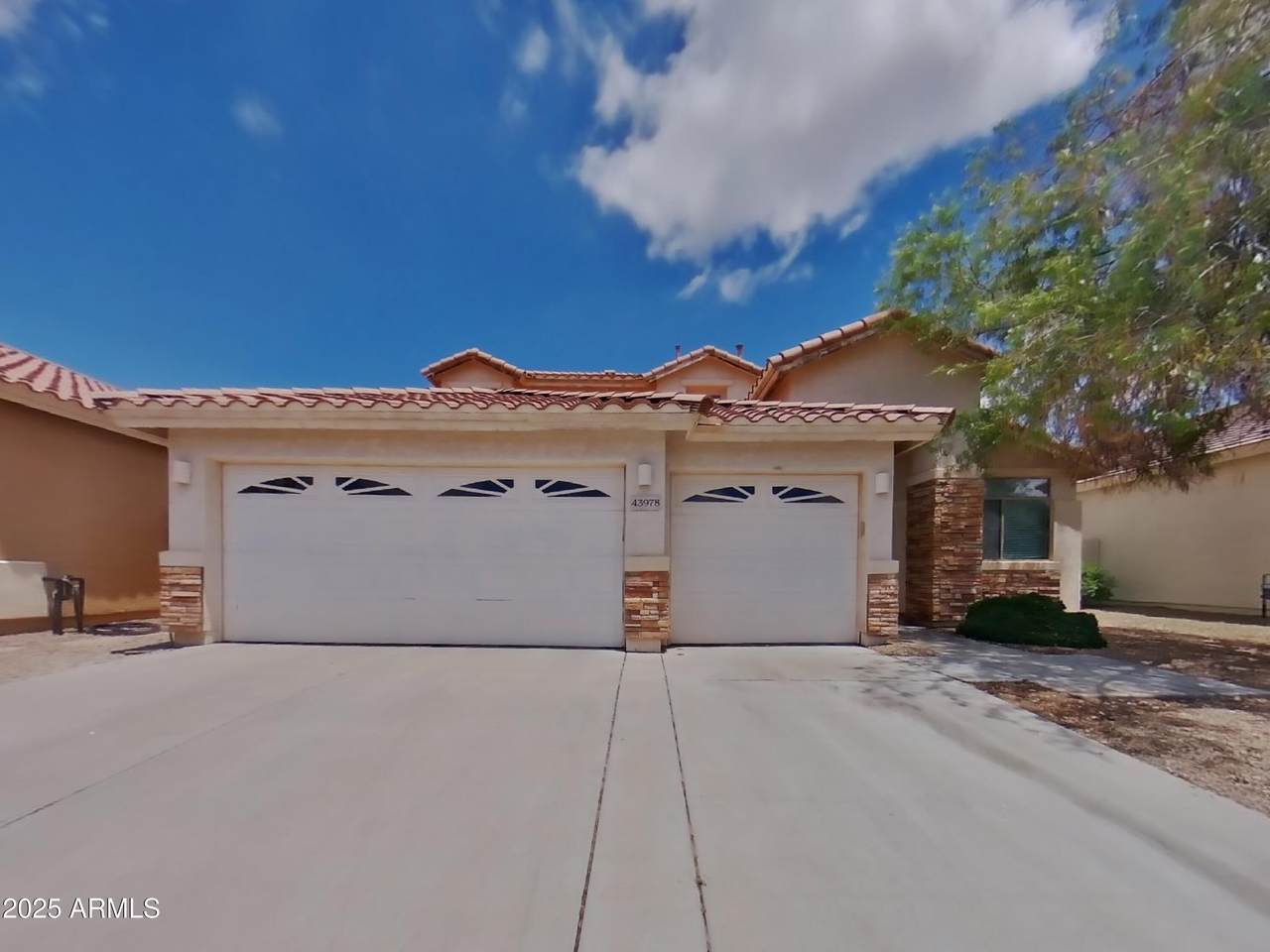 43978 Caven Drive - Photo 1