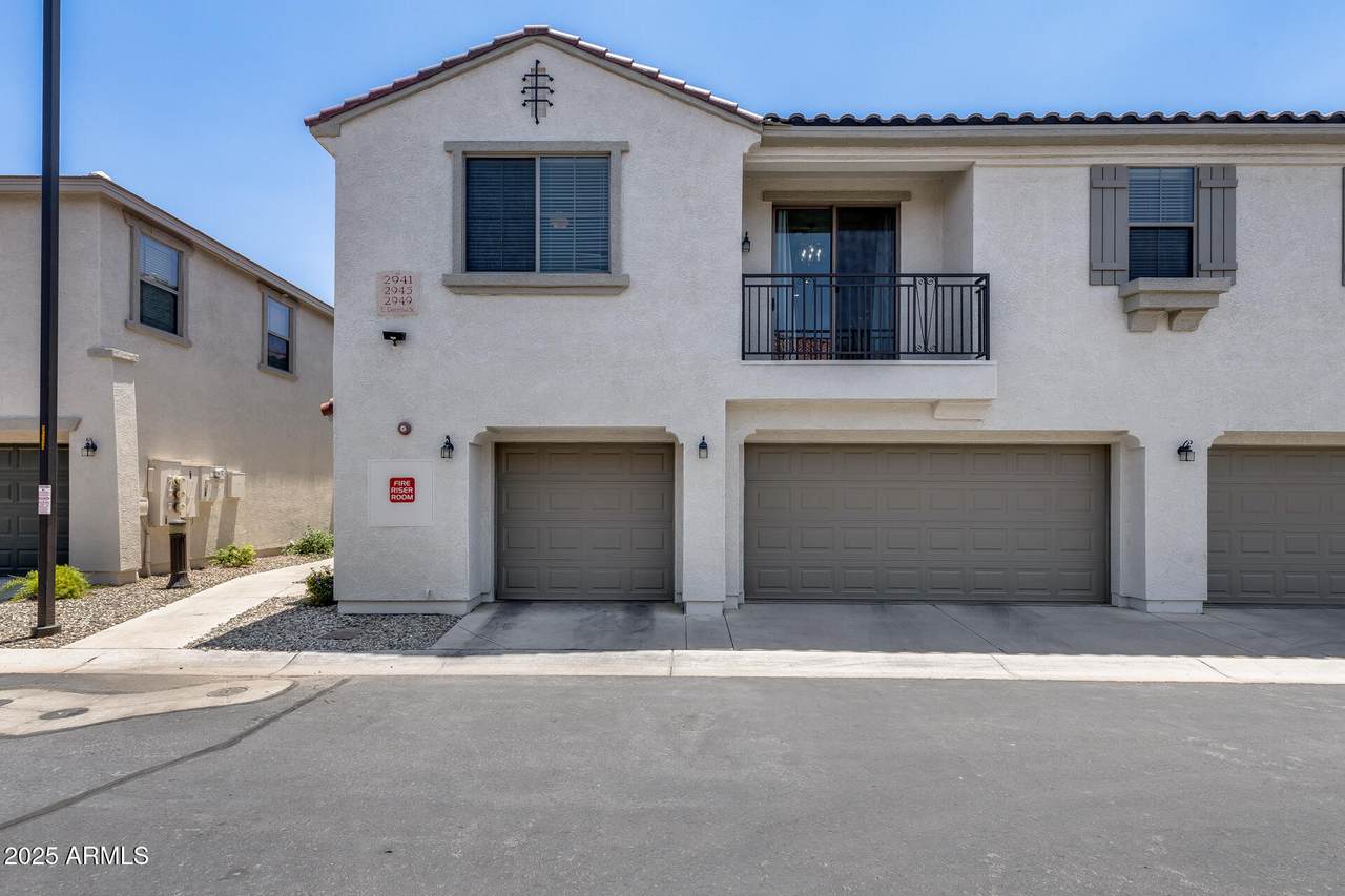 2941 Darrow Street - Photo 1