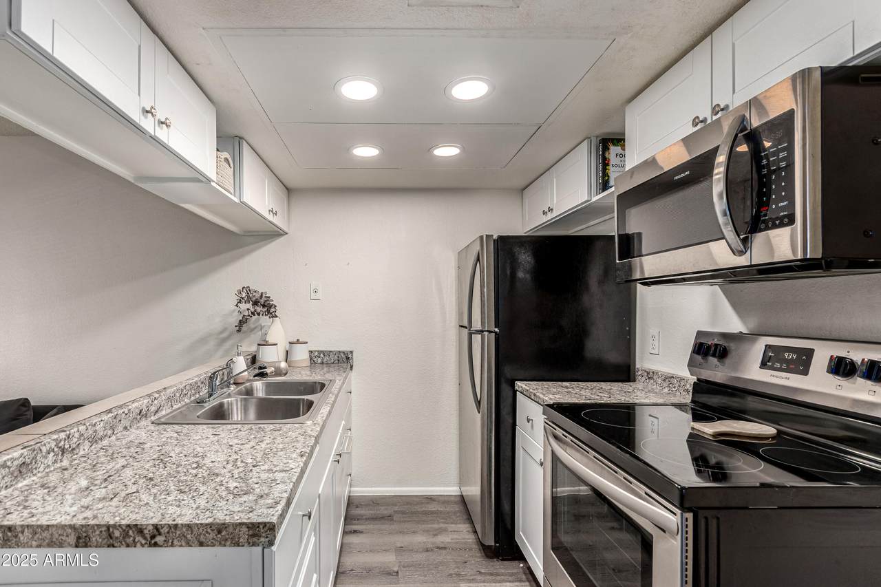 461 Holmes Avenue - Photo 1