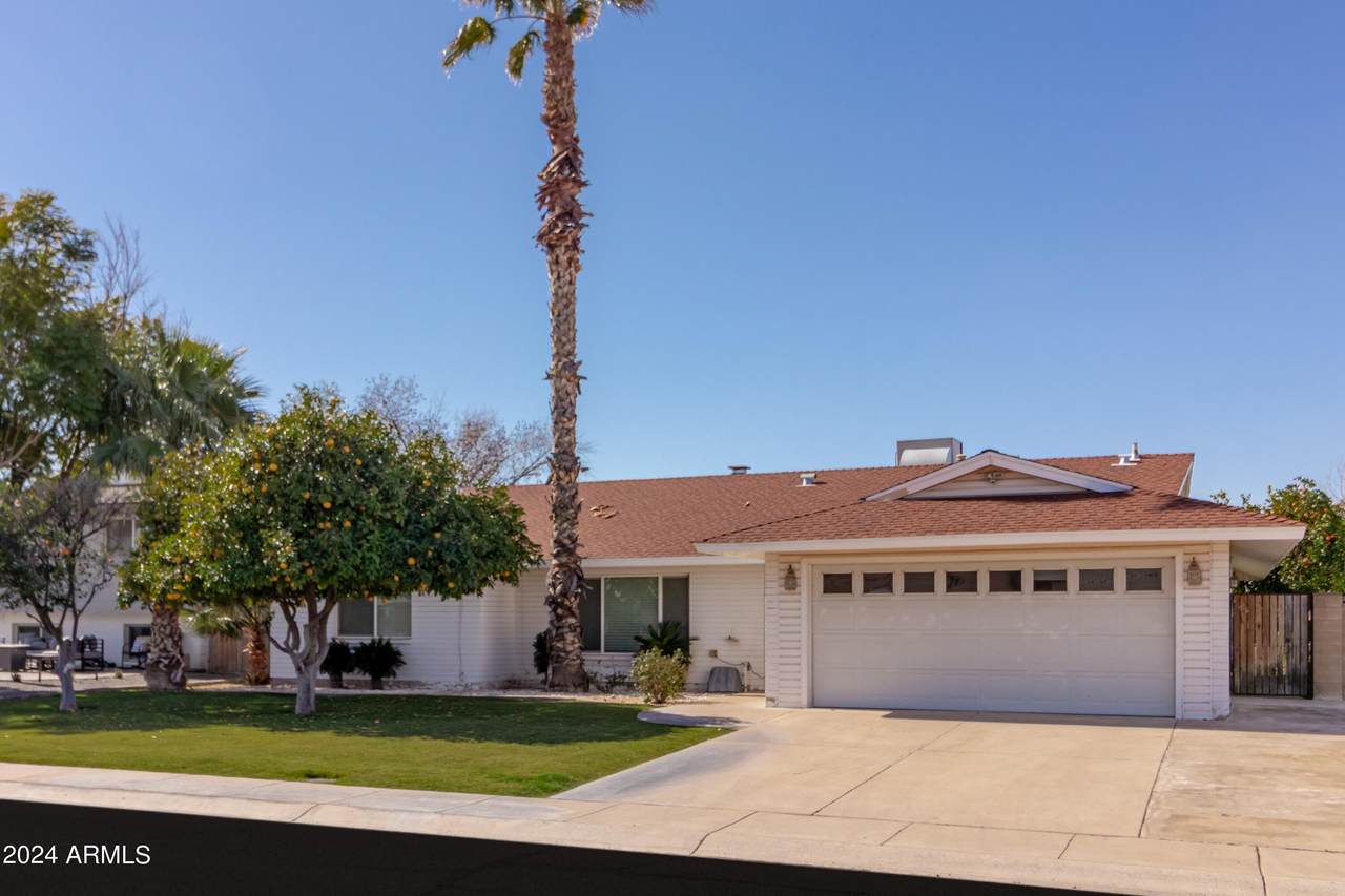 4524 Oak Street - Photo 1
