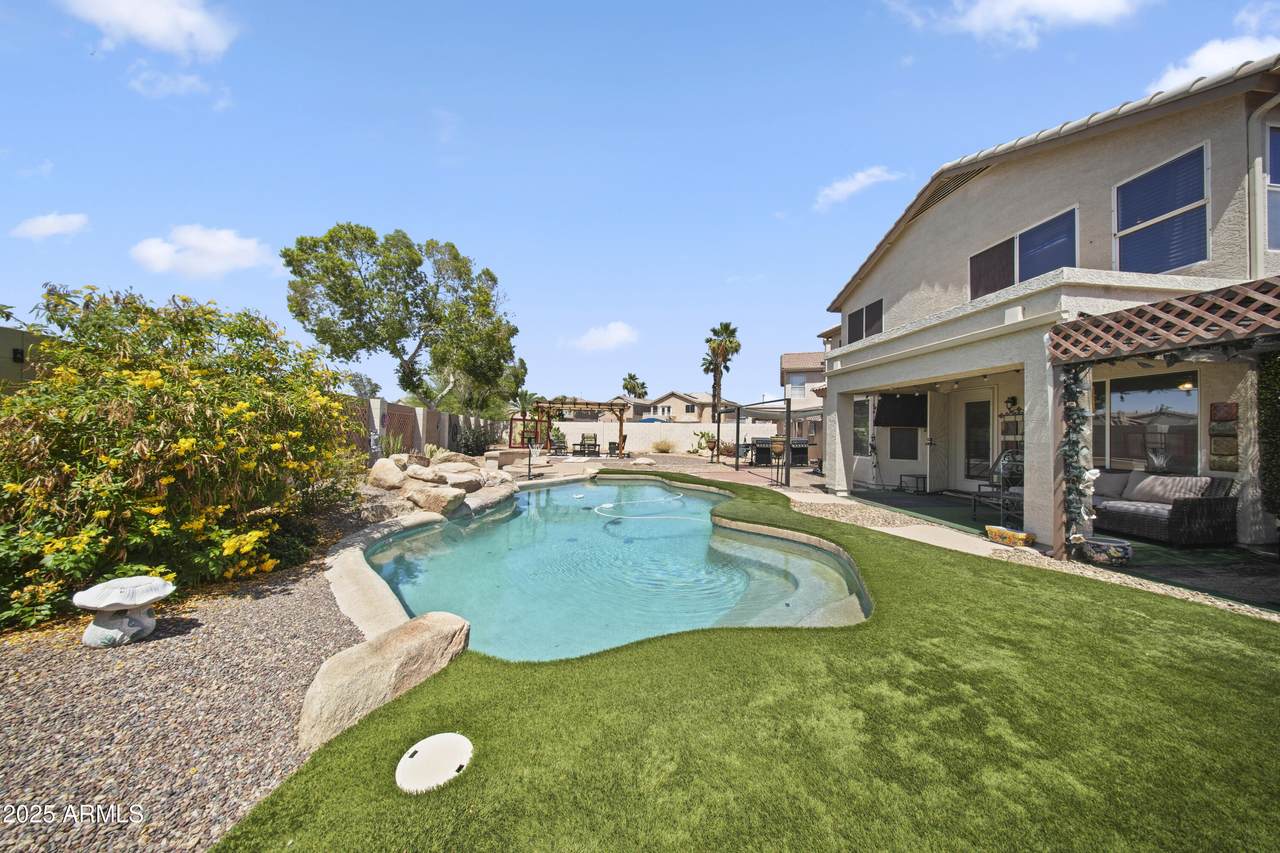 13160 Windsor Avenue - Photo 1