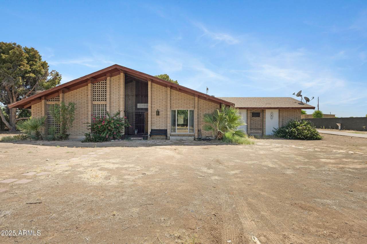 2921 103RD Avenue - Photo 1