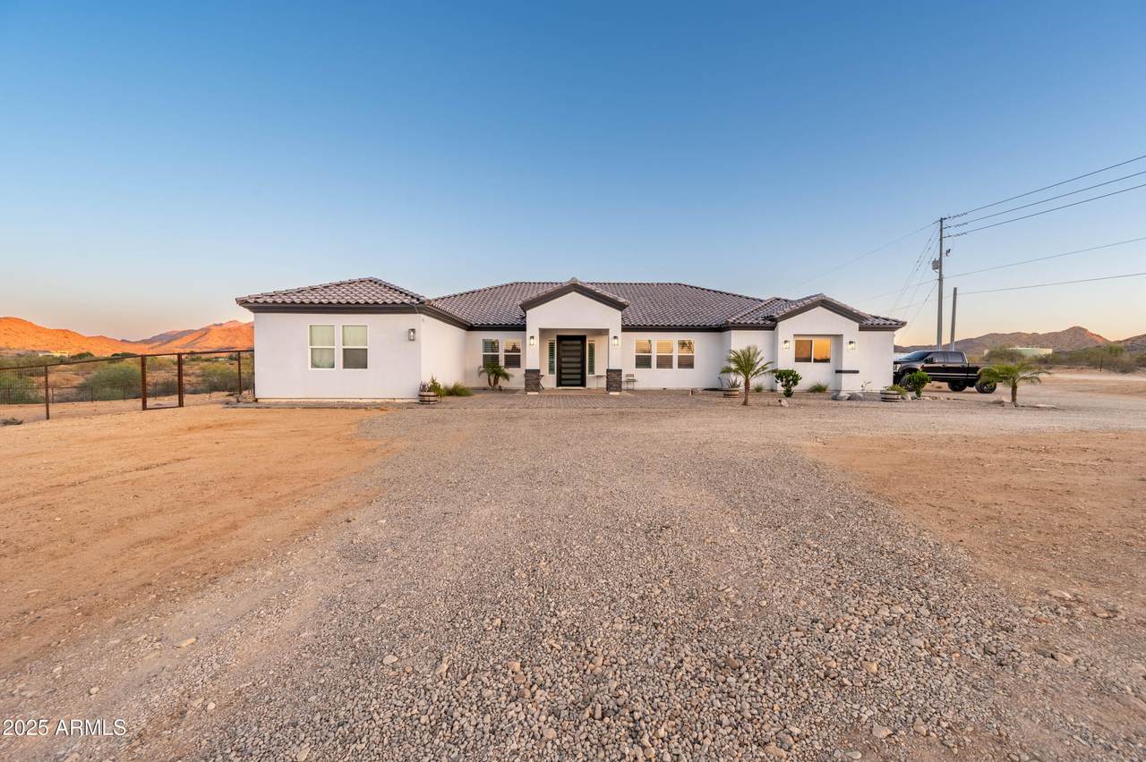 8017 143rd Avenue - Photo 1