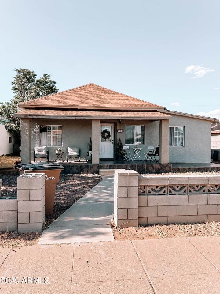 914 16TH Street - Photo 1