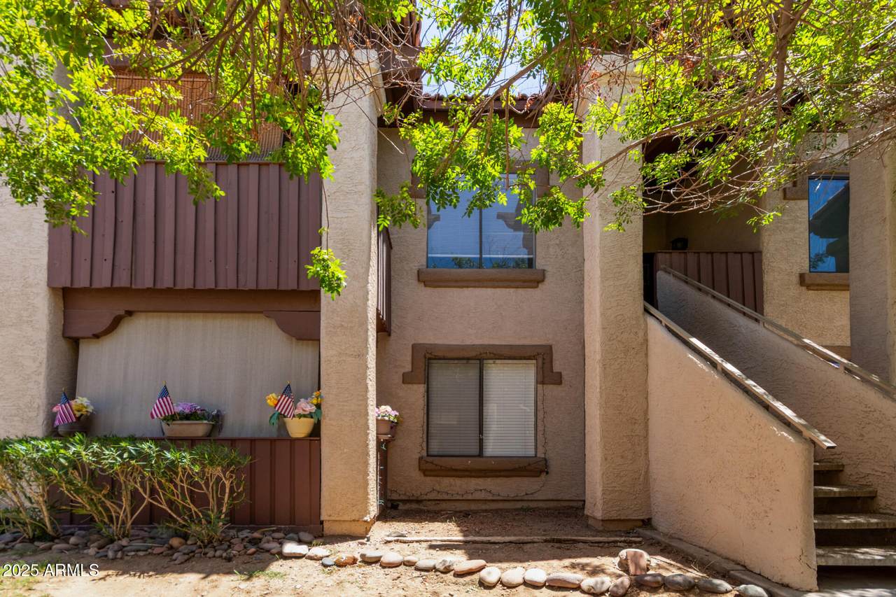 3102 Clarendon Avenue - Photo 1