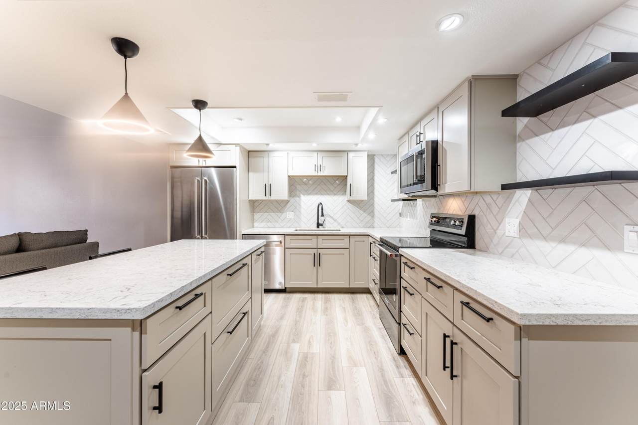 7930 Camelback Road - Photo 1