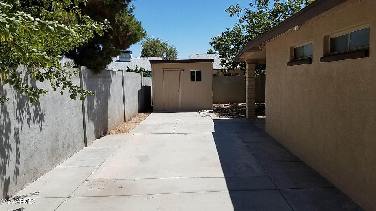 1009 Hampton Avenue - Photo 1