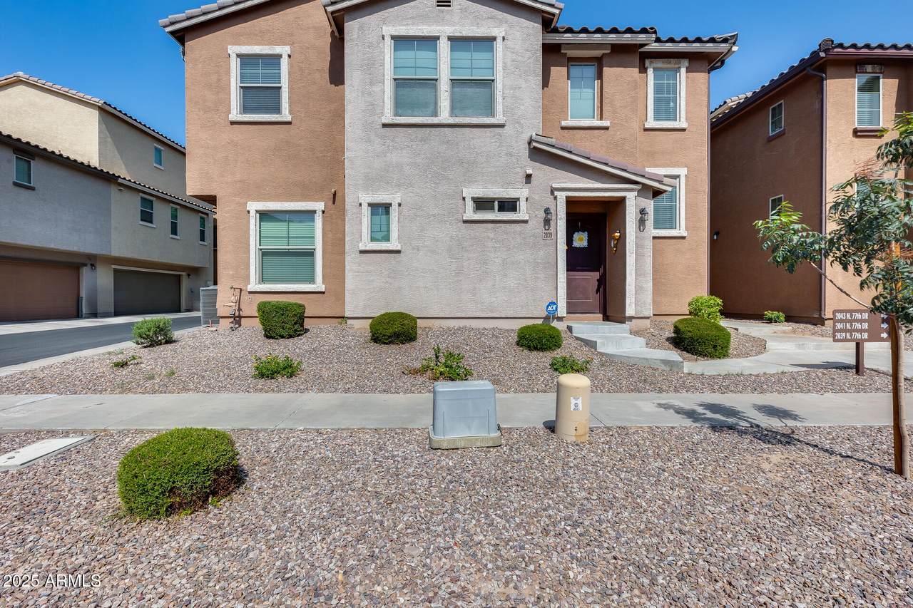 2039 77TH Drive - Photo 1