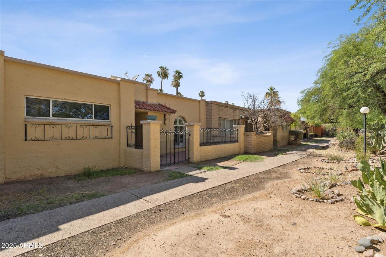 516 Hobson Plaza - Photo 1