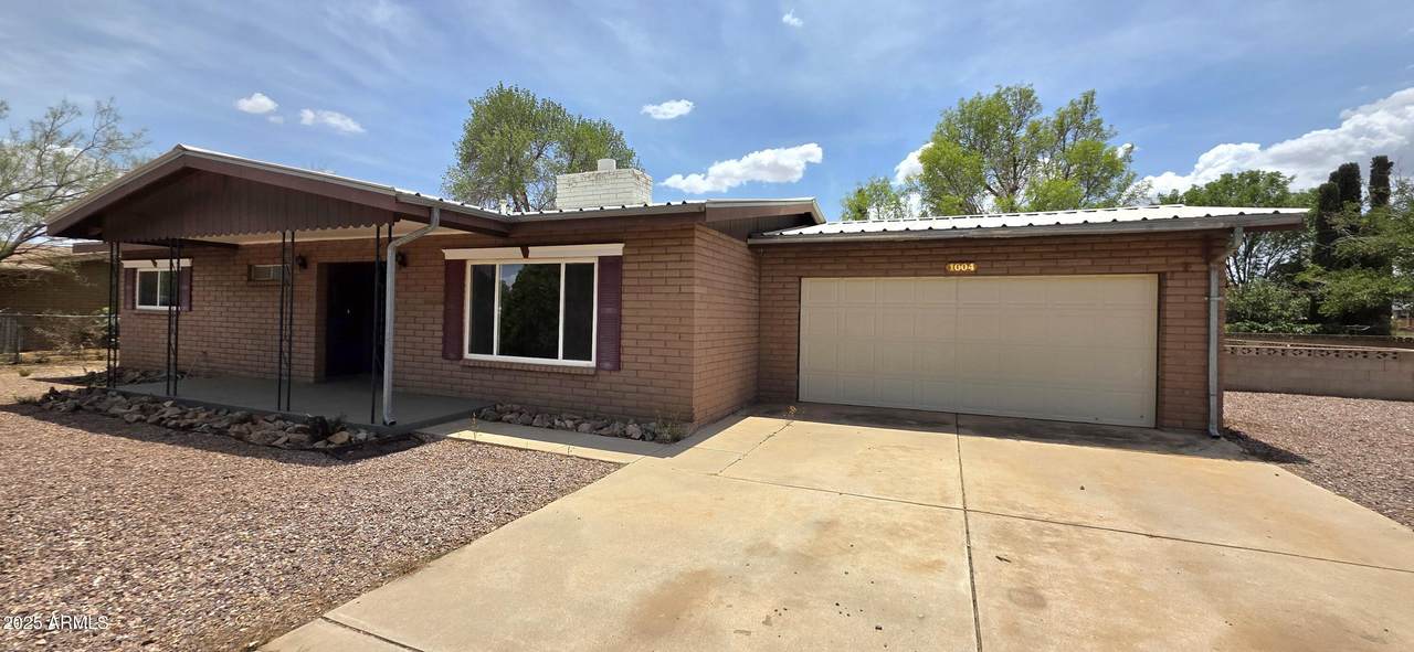 1004 Mescal Drive - Photo 1