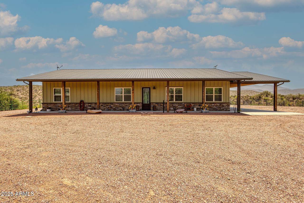 828 Gun Creek Road - Photo 1