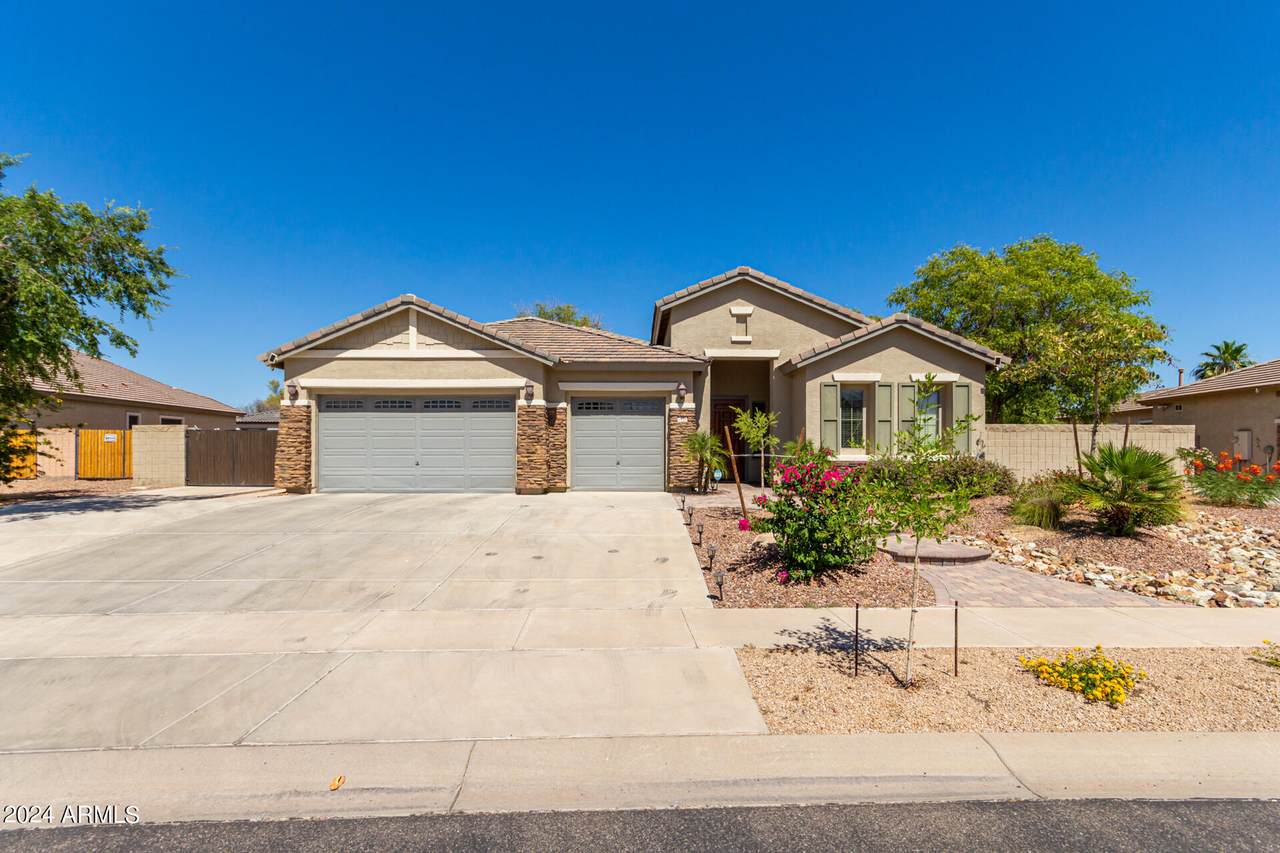 7453 85TH Drive - Photo 1