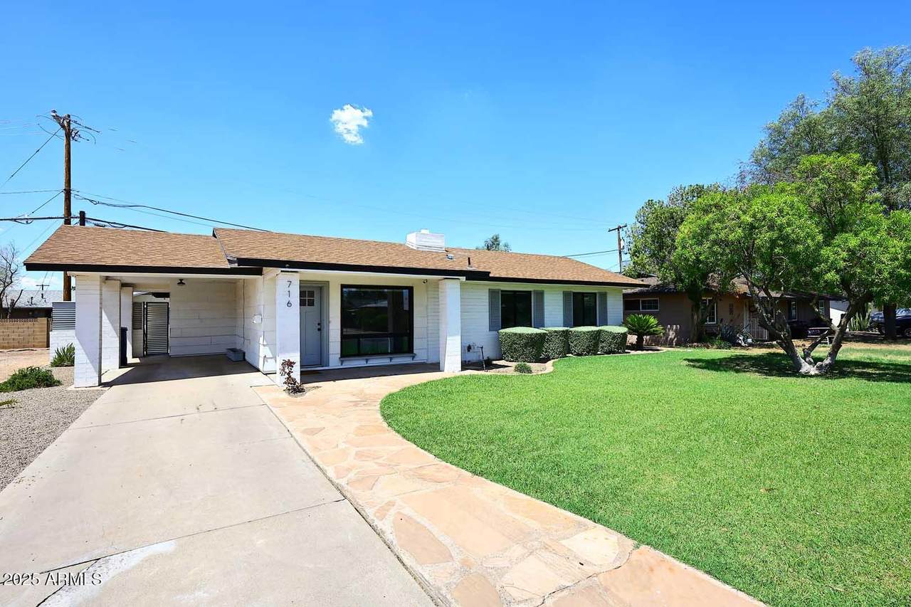 716 11TH Street - Photo 1
