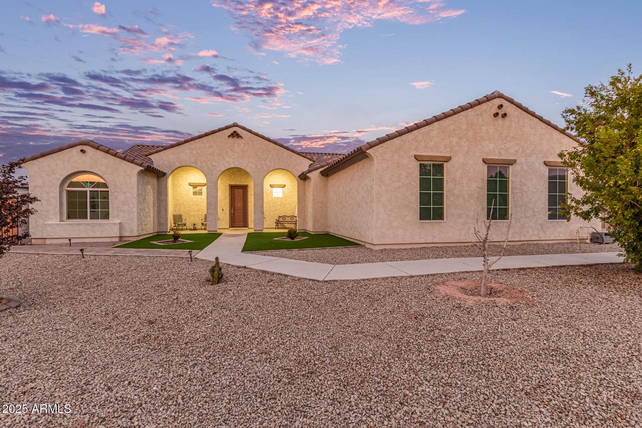 508 Dundy Street - Photo 1