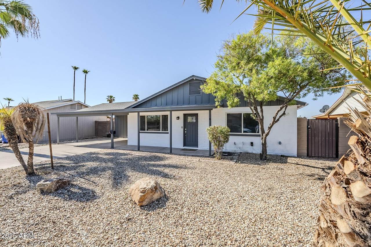 2215 Emelita Avenue - Photo 1