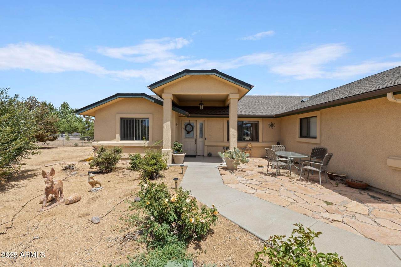 1187 Chuck Wagon Lane - Photo 1