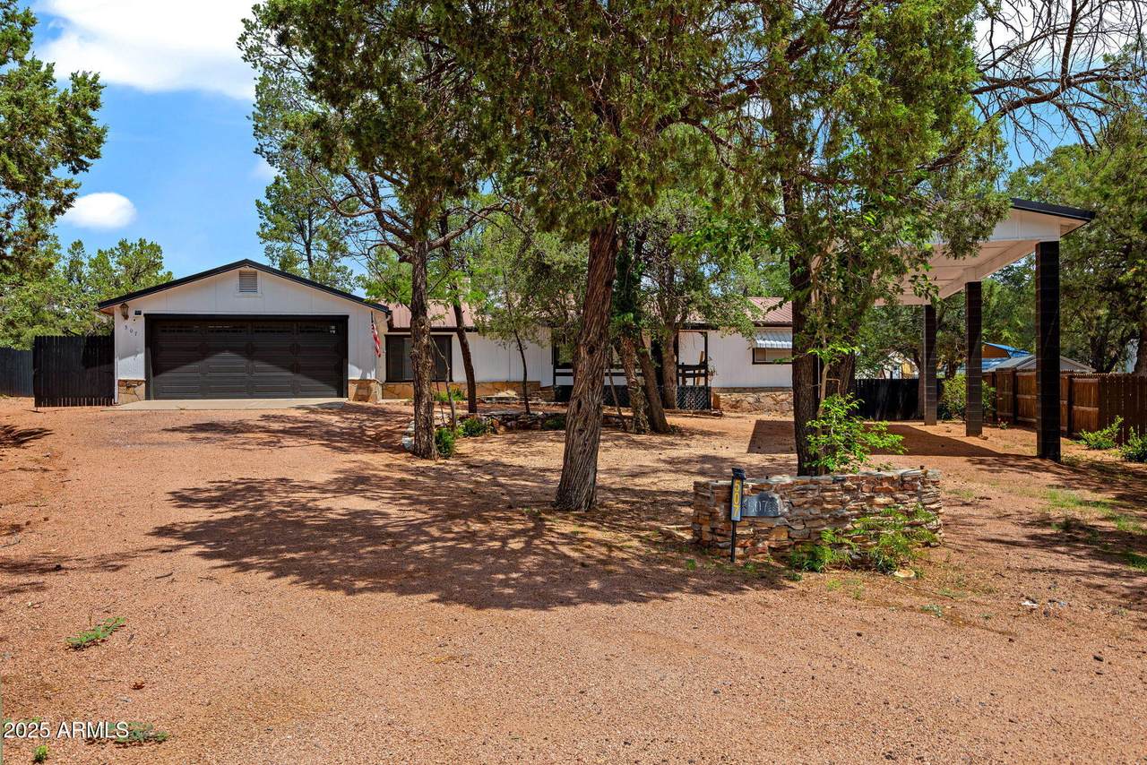 507 Carefree Circle - Photo 1