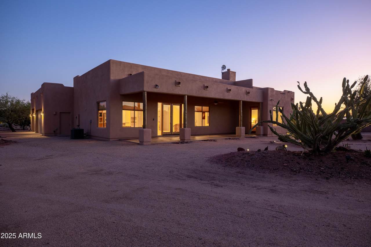 37343 16TH Street - Photo 1