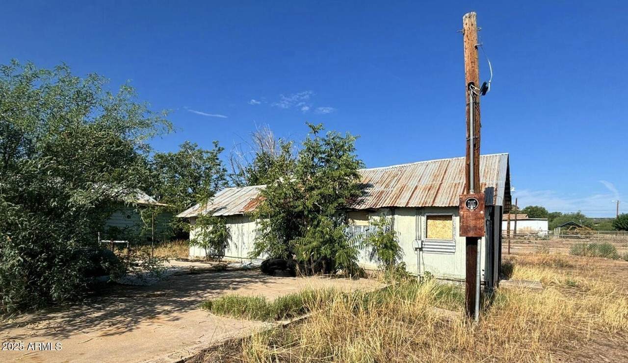 709 San Manuel Avenue - Photo 1