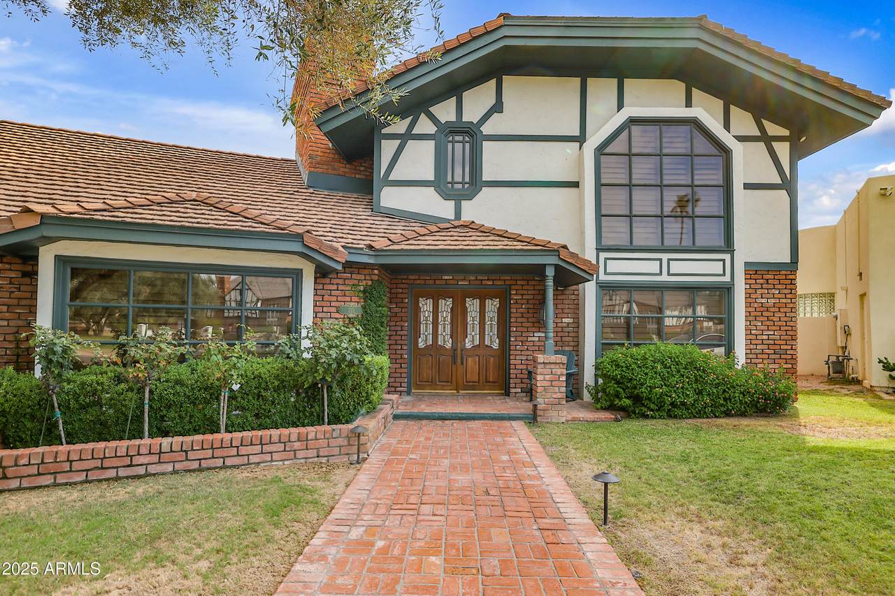 211 Kaler Drive - Photo 1