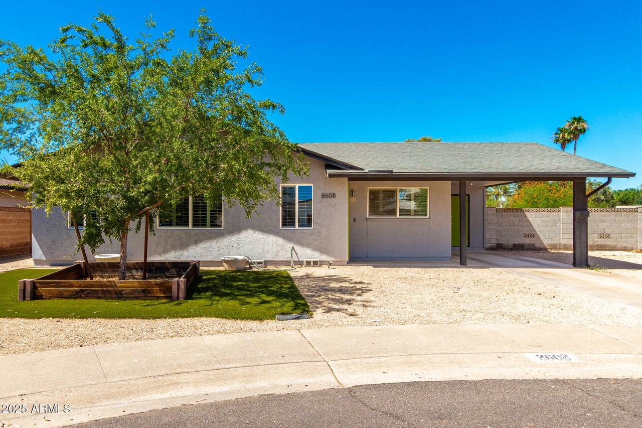 8608 Columbus Avenue - Photo 1