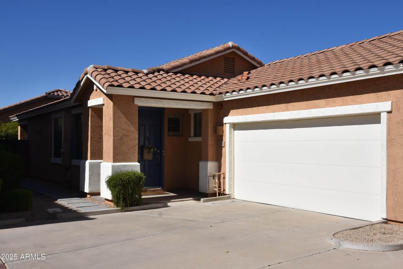 963 Colonial Drive - Photo 1