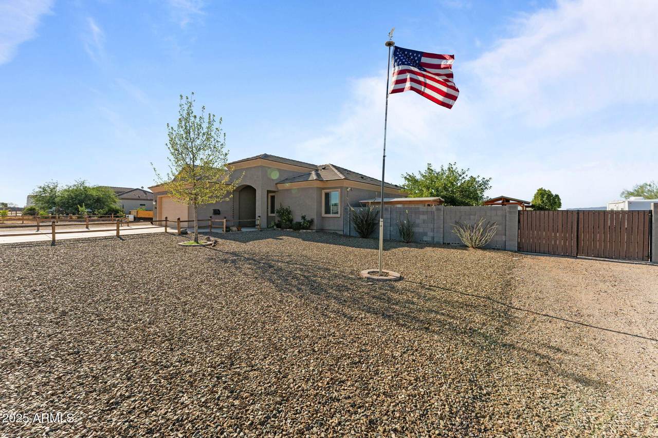25516 Hunter Drive - Photo 1