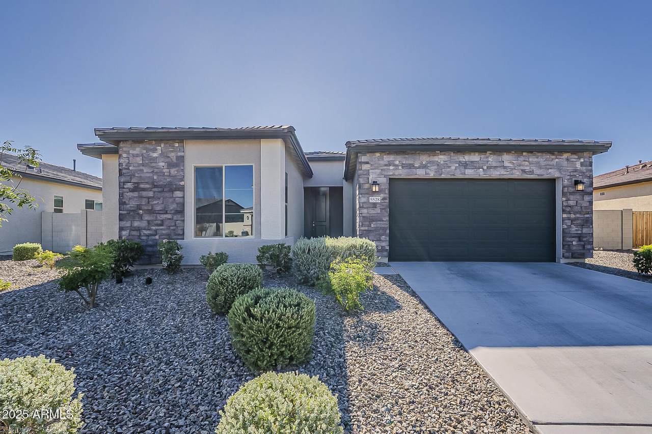 5528 193RD Avenue - Photo 1