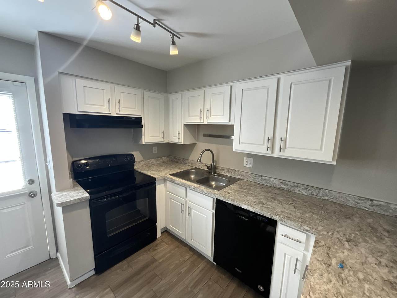 810 Colter Street - Photo 1