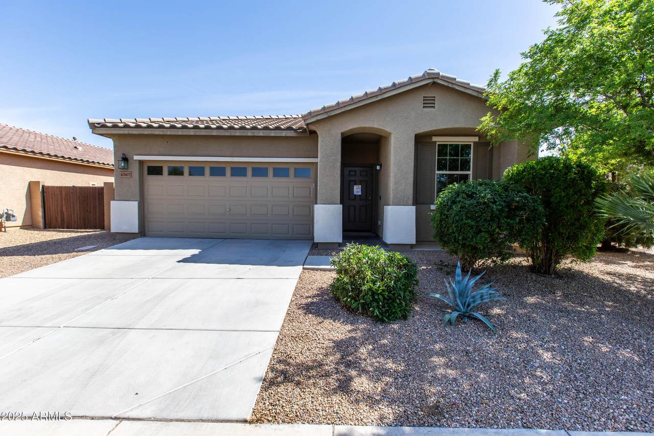 42607 Centennial Court - Photo 1