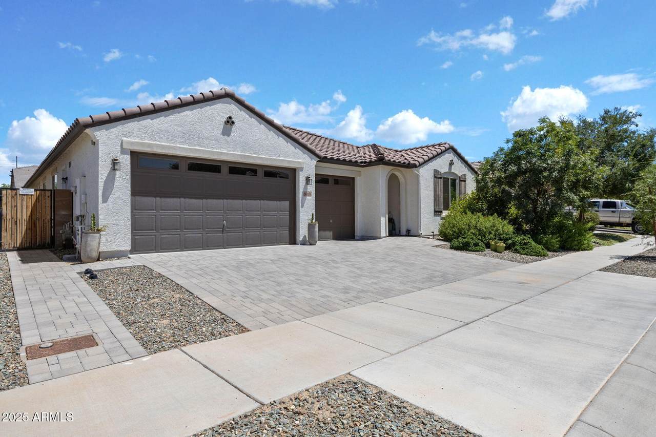 16118 Desert Hills Drive - Photo 1
