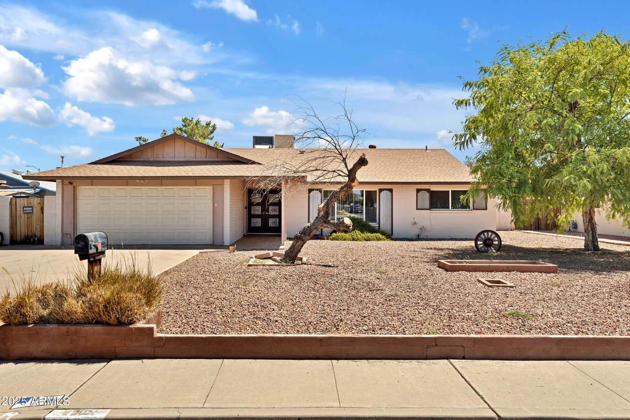 5203 Acoma Drive - Photo 1