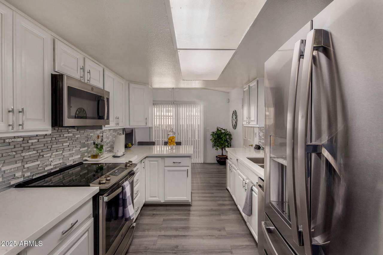 10432 Devonshire Avenue - Photo 1