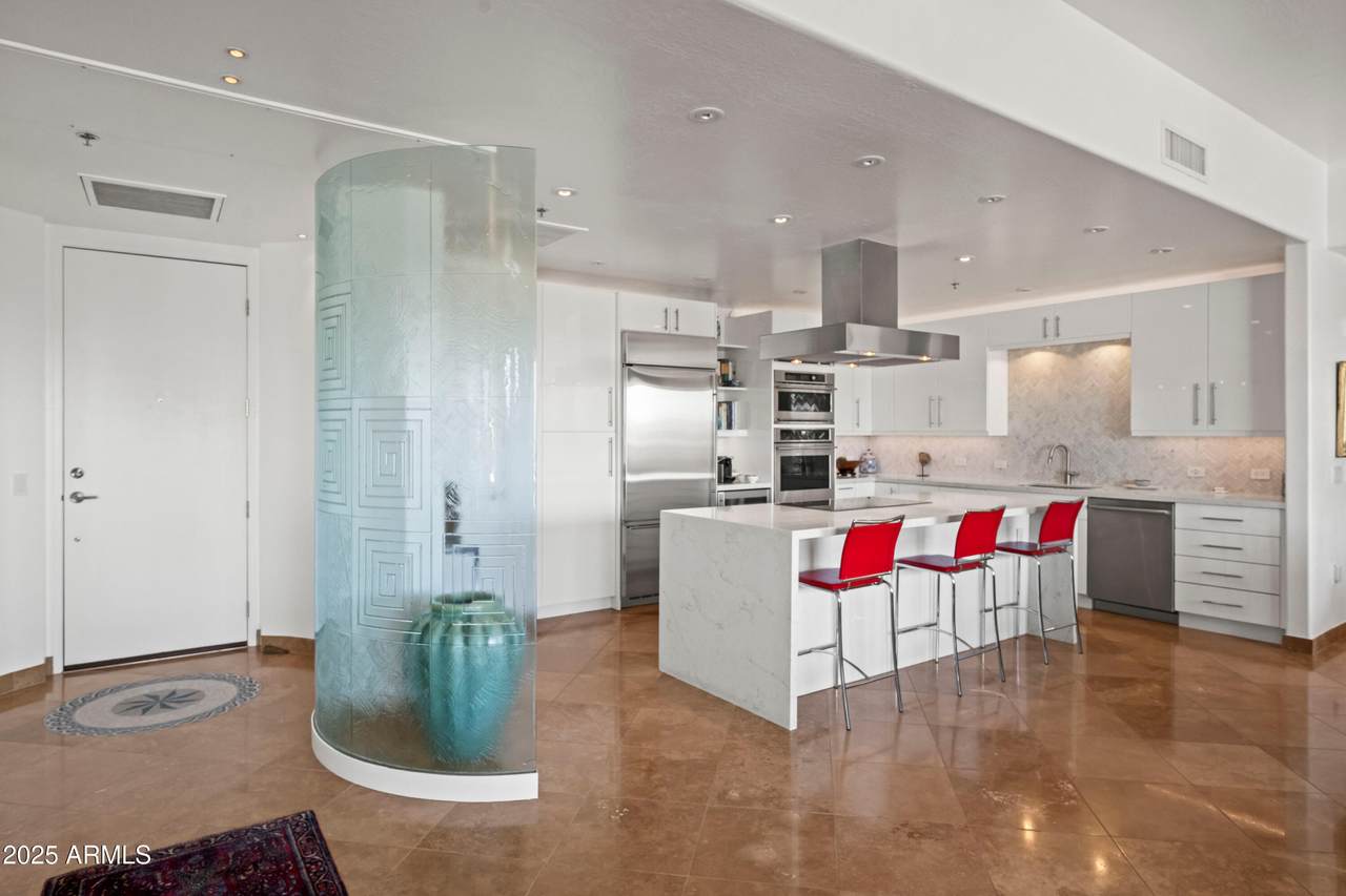 17 Vernon Avenue - Photo 1