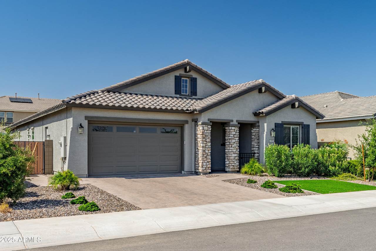 2995 Lynx Drive - Photo 1