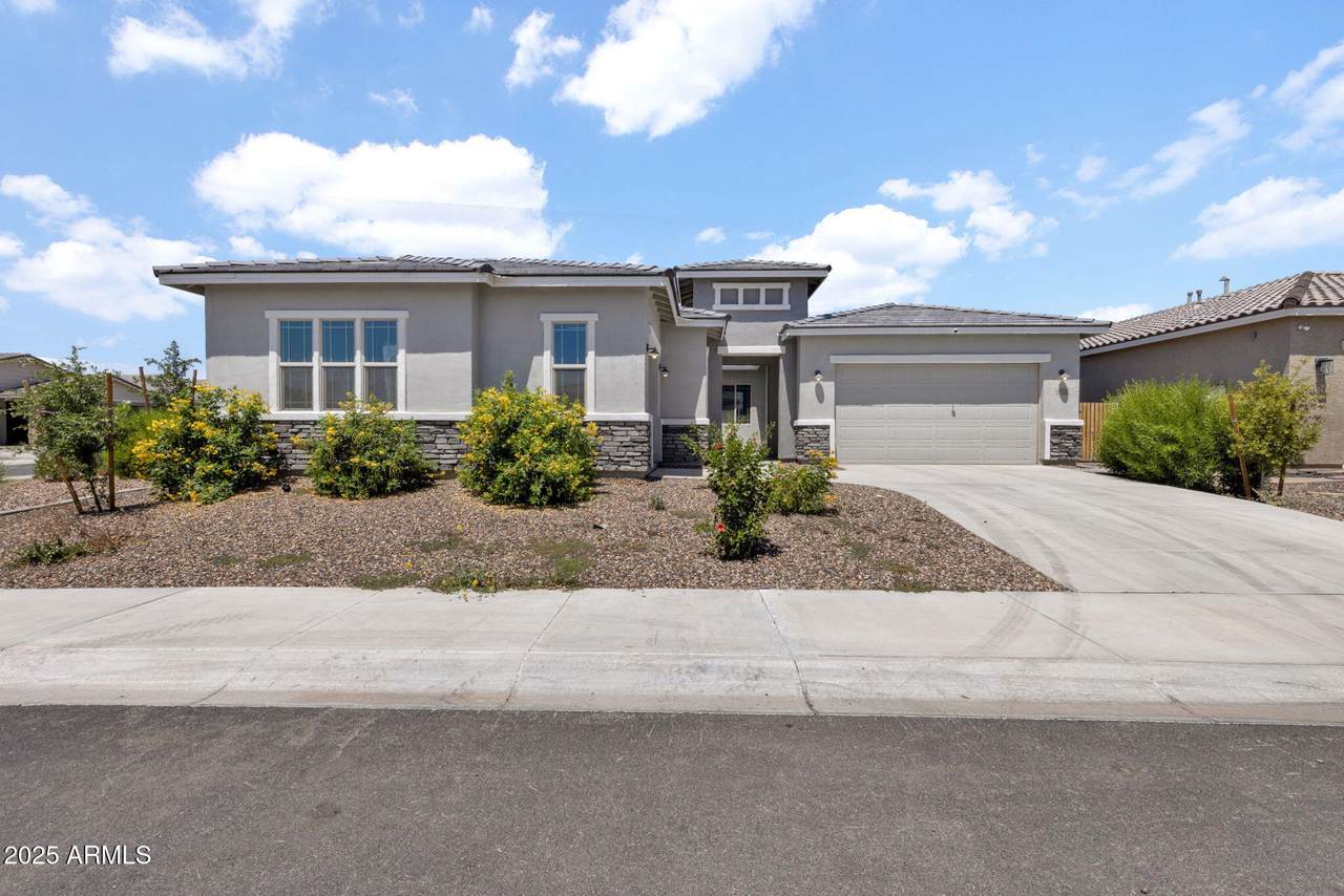 5116 185TH Avenue - Photo 1