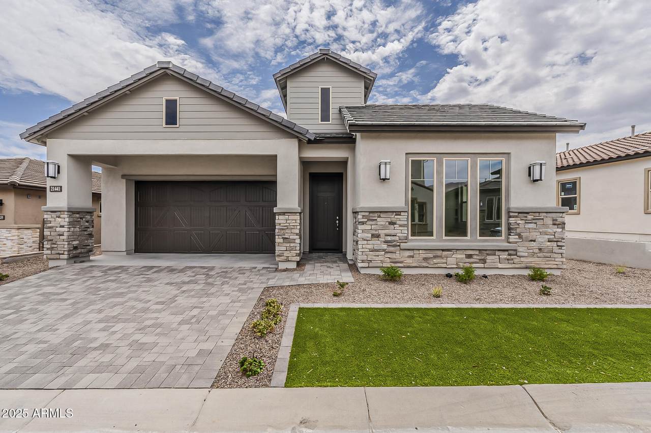 21441 Meadowbrook Avenue - Photo 1