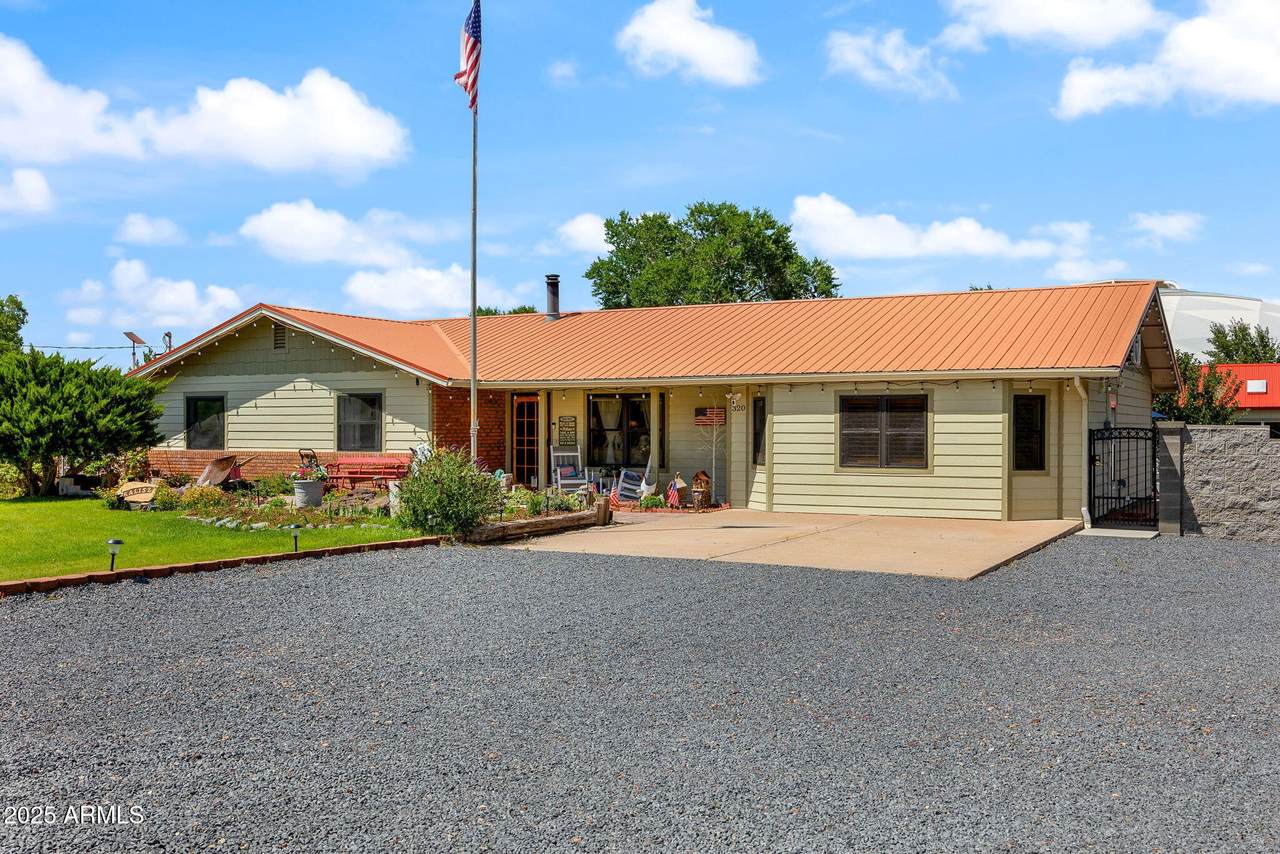 320 4TH Avenue - Photo 1