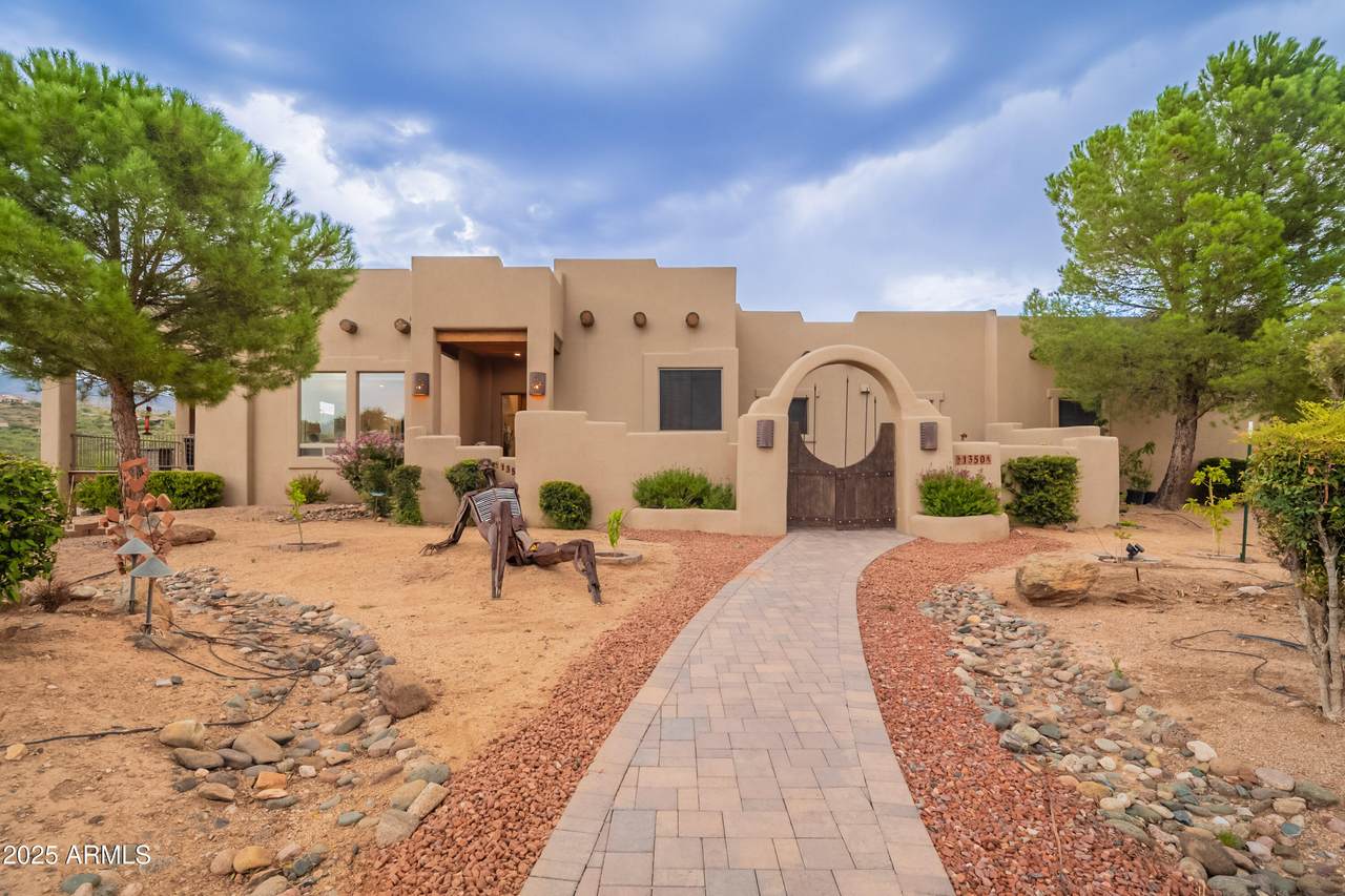 1350 Peaks View Drive - Photo 1