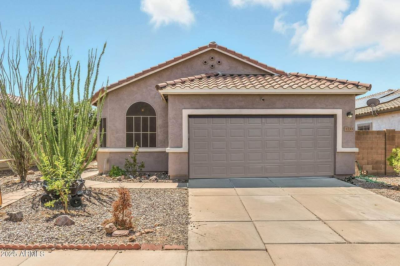 1733 Desert Breeze Place - Photo 1