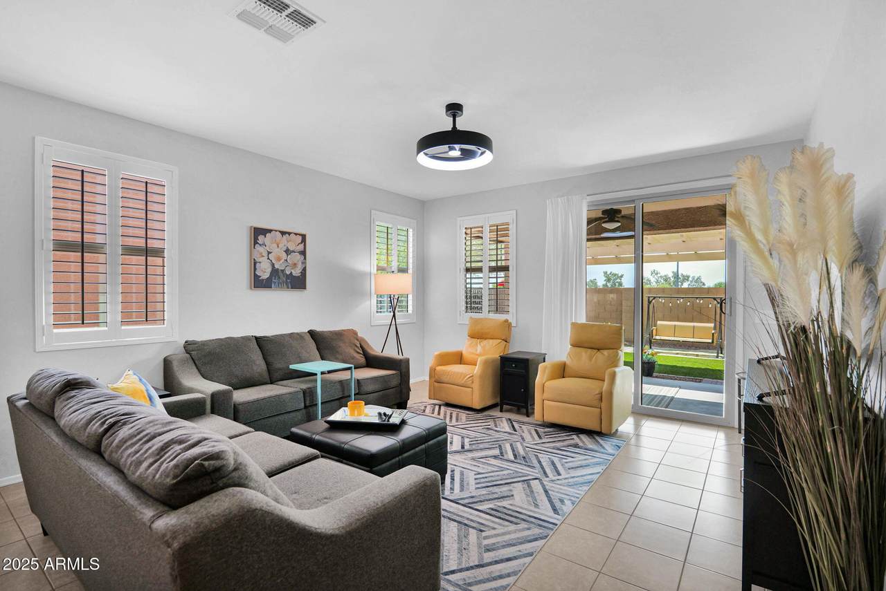 455 Rainbow Way - Photo 1