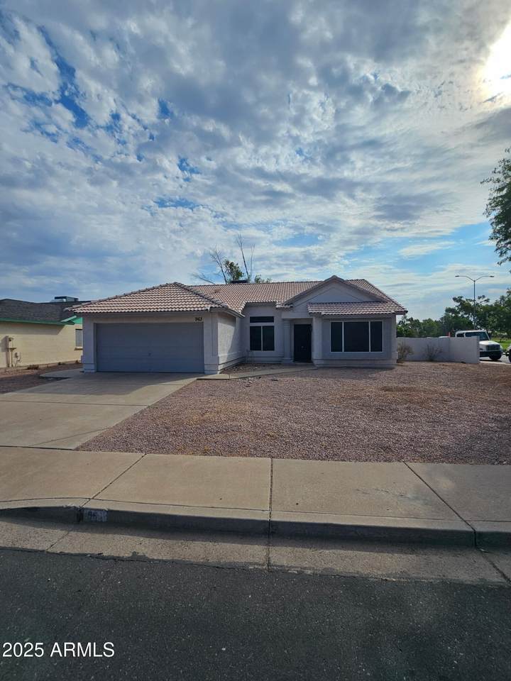 963 Seton - Photo 1