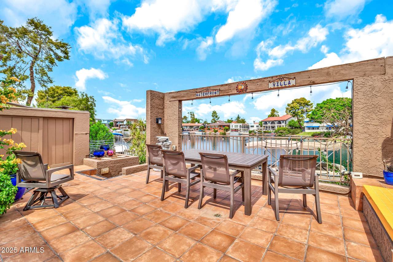 1124 Driftwood Drive - Photo 1