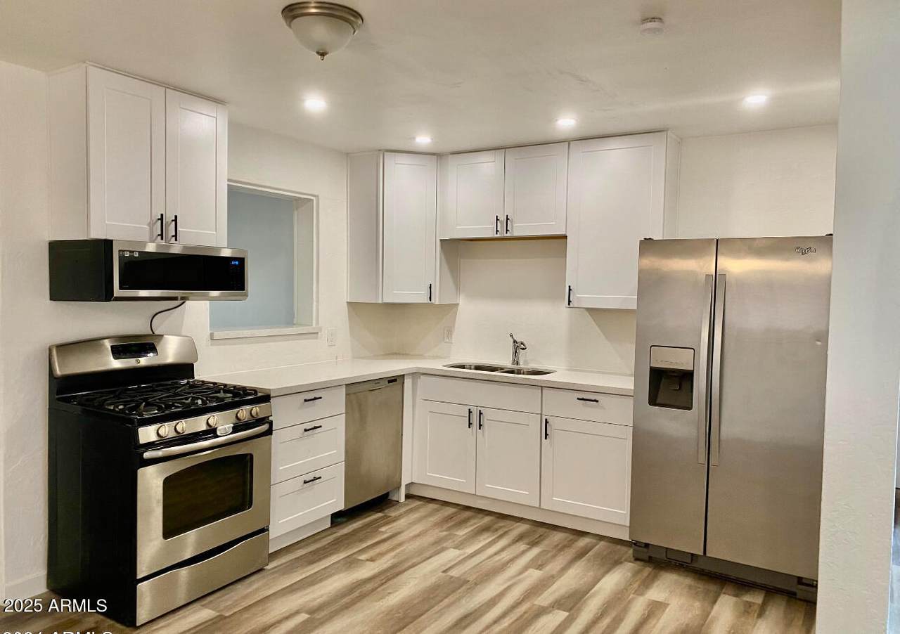 3331 Oak Street - Photo 1